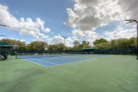 Condo in Weston, Florida, 2 bedrooms № 2154514 - photo 27