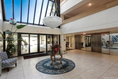 Condo in Weston, Florida, 2 bedrooms № 2154514 - photo 24