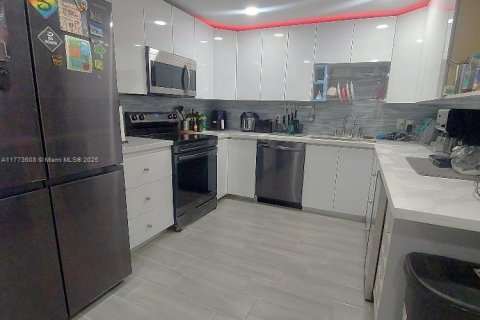 Condo in Weston, Florida, 2 bedrooms № 2154514