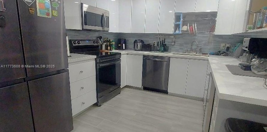 Condo in Weston, Florida, 2 bedrooms № 2154514