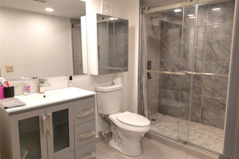 Condo in Weston, Florida, 2 bedrooms № 2154514 - photo 11