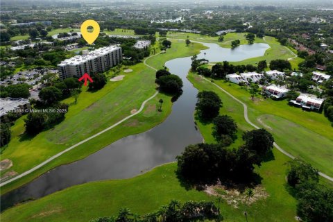 Condo in Weston, Florida, 2 bedrooms № 2154514 - photo 19
