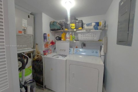 Condo in Weston, Florida, 2 bedrooms № 2154514 - photo 4