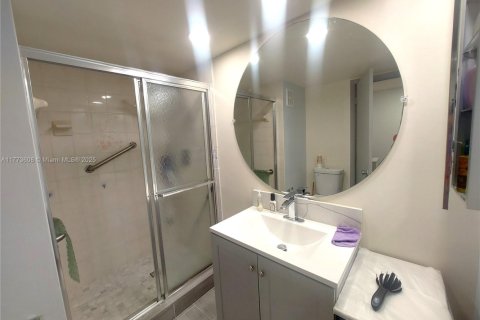 Condo in Weston, Florida, 2 bedrooms № 2154514 - photo 14