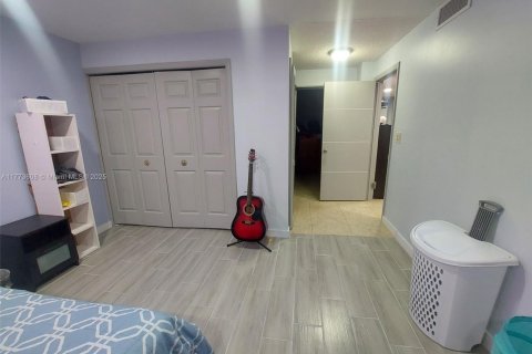 Condo in Weston, Florida, 2 bedrooms № 2154514 - photo 12