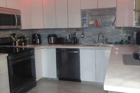 Condo in Weston, Florida, 2 bedrooms № 2154514 - photo 3