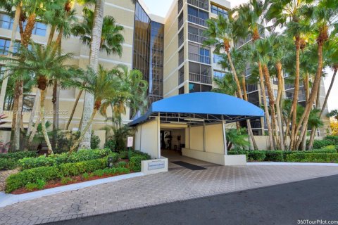 Condo in Weston, Florida, 2 bedrooms № 2154514 - photo 21