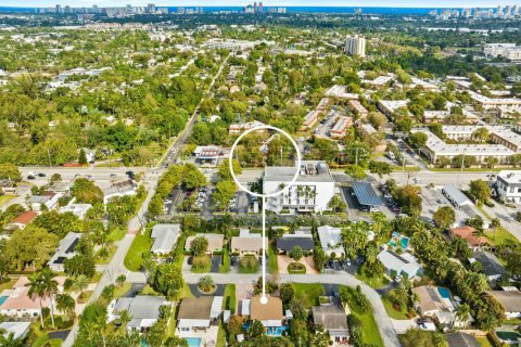 House in Wilton Manors, Florida 3 bedrooms, 151.24 sq.m. № 1045381 - photo 1