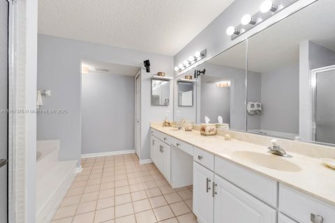 Townhouse in Jacksonville, Florida 3 bedrooms № 1867659 - photo 11