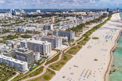 Снять в аренду кондоминиум в Майами-Бич, Флорида 1 спальня, 60.94м2, № 2049755 - фото 2