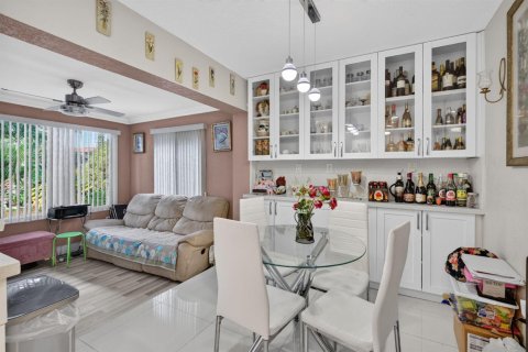 Villa ou maison à vendre à Sunrise, Floride: 3 chambres, 169.64 m2 № 2415625 - photo 17