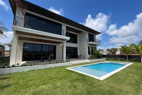 Villa ou maison à louer à North Miami, Floride: 7 chambres, 597.73 m2 № 1841204 - photo 16