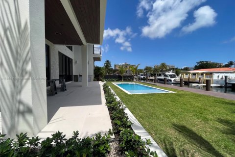 Villa ou maison à louer à North Miami, Floride: 7 chambres, 597.73 m2 № 1841204 - photo 18