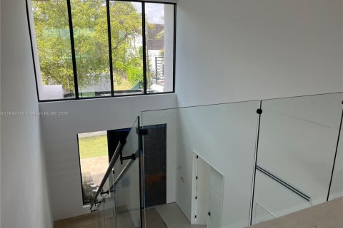 Villa ou maison à louer à North Miami, Floride: 7 chambres, 597.73 m2 № 1841204 - photo 7