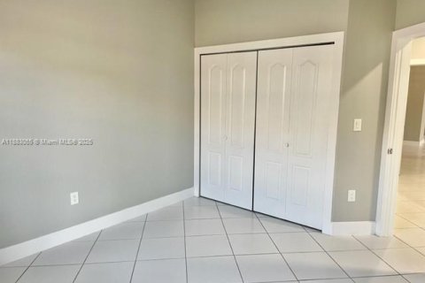 Casa en alquiler en Miami, Florida, 5 dormitorios, 338.91 m2 № 2054555 - foto 15