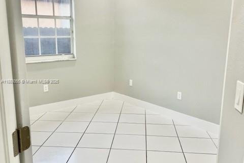 Casa en alquiler en Miami, Florida, 5 dormitorios, 338.91 m2 № 2054555 - foto 11