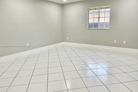 Casa en alquiler en Miami, Florida, 5 dormitorios, 338.91 m2 № 2054555 - foto 23