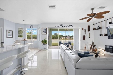 Casa en venta en Spring Hill, Florida, 3 dormitorios, 250.28 m2 № 2233901 - foto 12