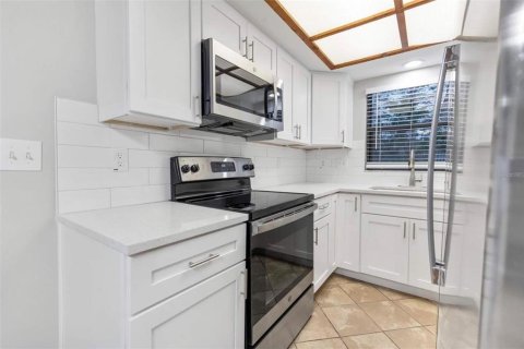 Villa ou maison à louer à Sarasota, Floride: 2 chambres, 80.92 m2 № 1846794 - photo 6