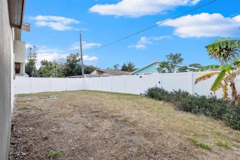 Villa ou maison à louer à Sarasota, Floride: 2 chambres, 80.92 m2 № 1846794 - photo 15