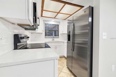 Villa ou maison à louer à Sarasota, Floride: 2 chambres, 80.92 m2 № 1846794 - photo 7
