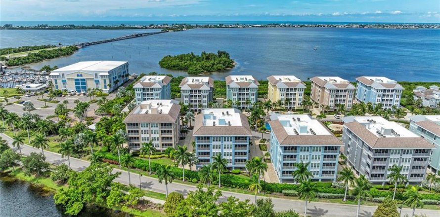 Condo in Bradenton, Florida, 2 bedrooms  № 2378372