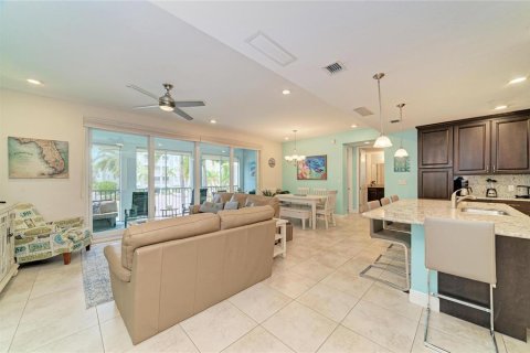 Condo in Bradenton, Florida, 2 bedrooms  № 2378372 - photo 7