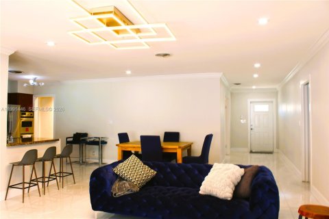 House in Wilton Manors, Florida 3 bedrooms, 186.73 sq.m. № 2052234 - photo 8