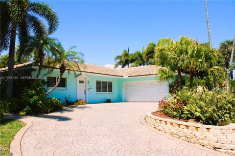 House in Wilton Manors, Florida 3 bedrooms, 186.73 sq.m. № 2052234