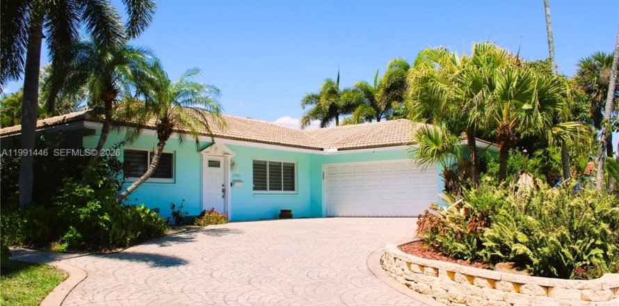 House in Wilton Manors, Florida 3 bedrooms, 186.73 sq.m. № 2052234