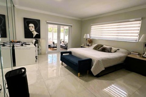 House in Wilton Manors, Florida 3 bedrooms, 186.73 sq.m. № 2052234 - photo 14