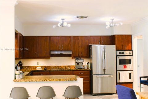 House in Wilton Manors, Florida 3 bedrooms, 186.73 sq.m. № 2052234 - photo 7