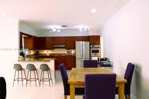 House in Wilton Manors, Florida 3 bedrooms, 186.73 sq.m. № 2052234 - photo 5