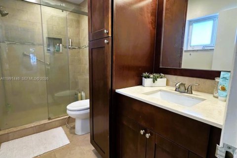 House in Wilton Manors, Florida 3 bedrooms, 186.73 sq.m. № 2052234 - photo 19