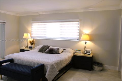 House in Wilton Manors, Florida 3 bedrooms, 186.73 sq.m. № 2052234 - photo 16