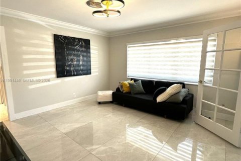 House in Wilton Manors, Florida 3 bedrooms, 186.73 sq.m. № 2052234 - photo 11