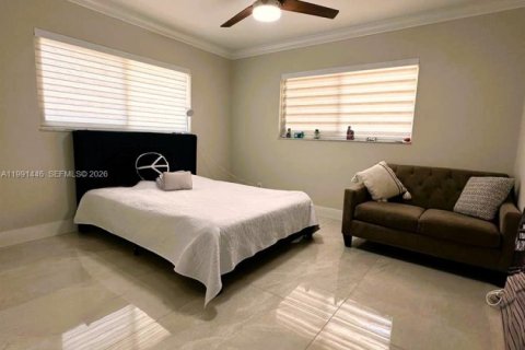 House in Wilton Manors, Florida 3 bedrooms, 186.73 sq.m. № 2052234 - photo 24