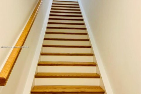 Снять в аренду квартиру в Стьюарт, Флорида 3 спальни, 326.92м2, № 1963879 - фото 3