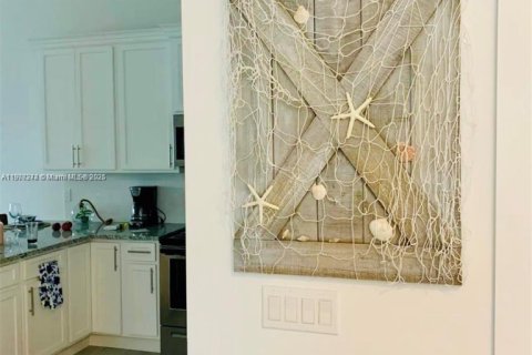 Снять в аренду квартиру в Стьюарт, Флорида 3 спальни, 326.92м2, № 1963879 - фото 4