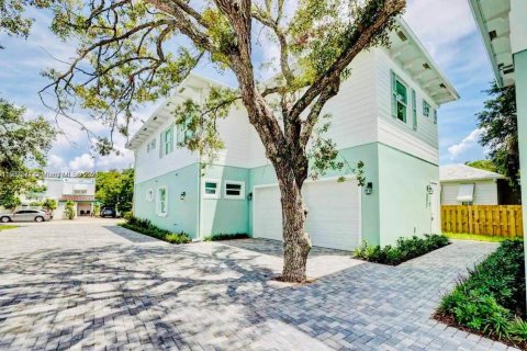 Снять в аренду квартиру в Стьюарт, Флорида 3 спальни, 326.92м2, № 1963879 - фото 2