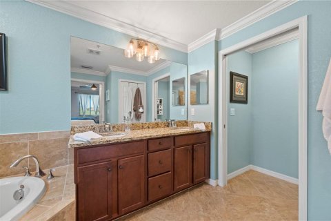 Condo in Bradenton, Florida, 2 bedrooms in LAKEWOOD NATIONAL № 2106165 - photo 27