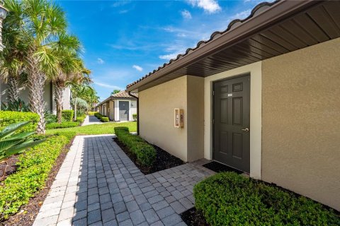 Condo in Bradenton, Florida, 2 bedrooms in LAKEWOOD NATIONAL № 2106165 - photo 4
