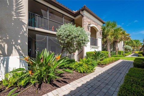 Condo in Bradenton, Florida, 2 bedrooms in LAKEWOOD NATIONAL № 2106165 - photo 3