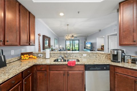 Condo in Bradenton, Florida, 2 bedrooms in LAKEWOOD NATIONAL № 2106165 - photo 13