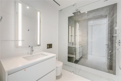 Copropriété à louer à Miami, Floride: 5 chambres, 359.53 m2 № 1874448 - photo 14