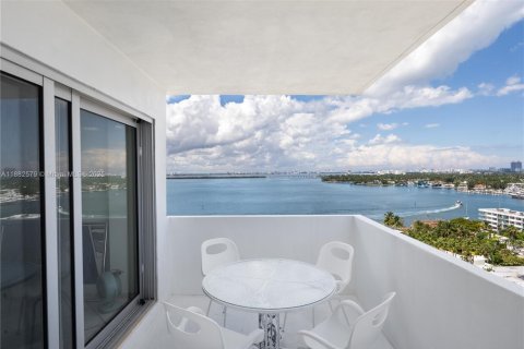 Condo in Miami Beach, Florida, 2 bedrooms  № 1932813 - photo 10
