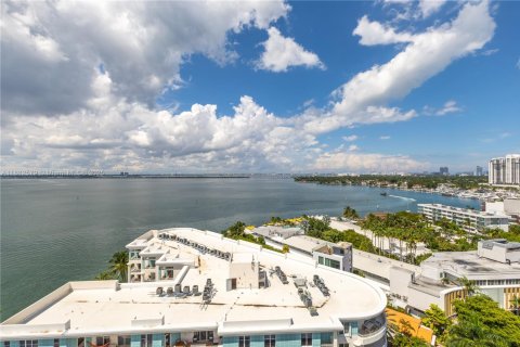 Condo in Miami Beach, Florida, 2 bedrooms  № 1932813 - photo 14