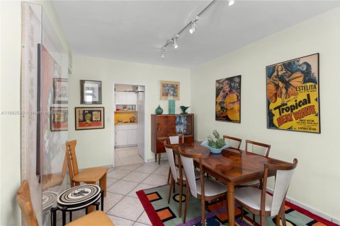 Condo in Miami Beach, Florida, 2 bedrooms  № 1932813 - photo 5