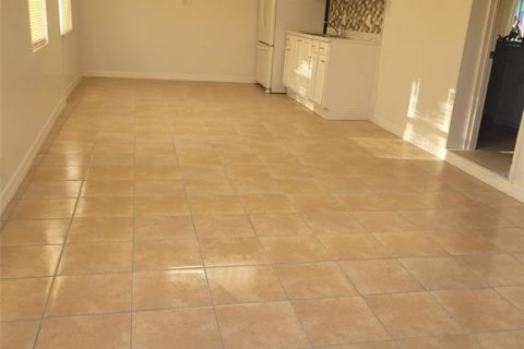 Casa en venta en Valrico, Florida, 3 dormitorios, 179.77 m2 № 2387316 - foto 2
