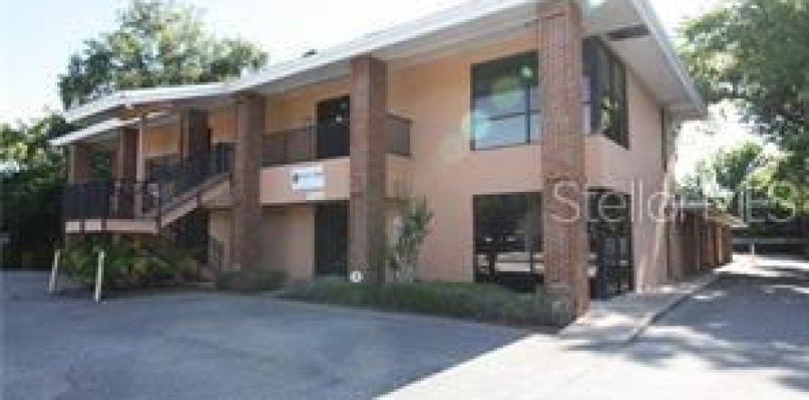 Commercial property in Orlando, Florida 120.77 sq.m. № 2110114